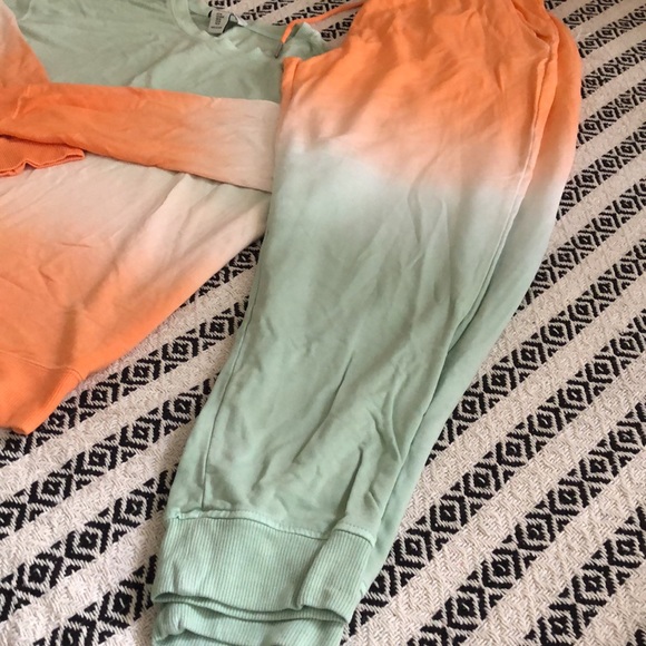 2 Piece Set - Picture 2 of 4